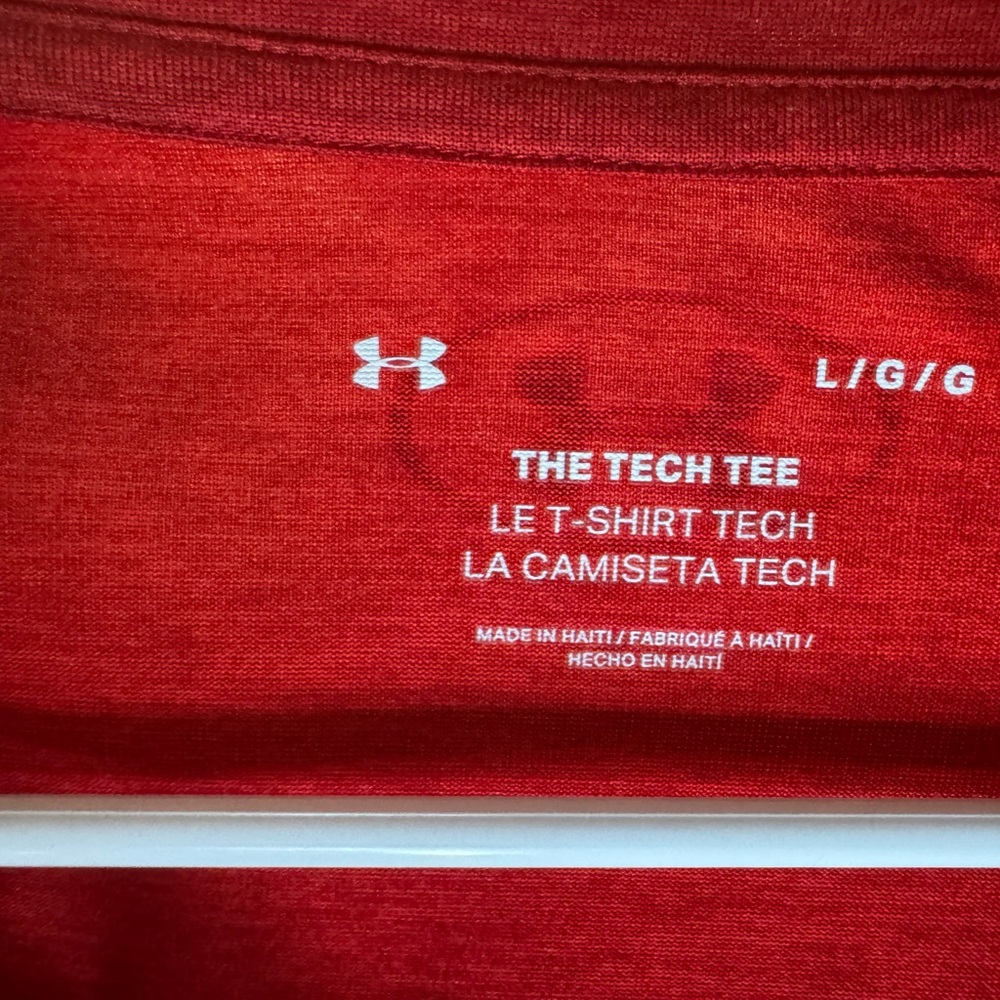 Under Armour Men’s Red Heather V-Neck Performance Tee - Picture 2 of 3